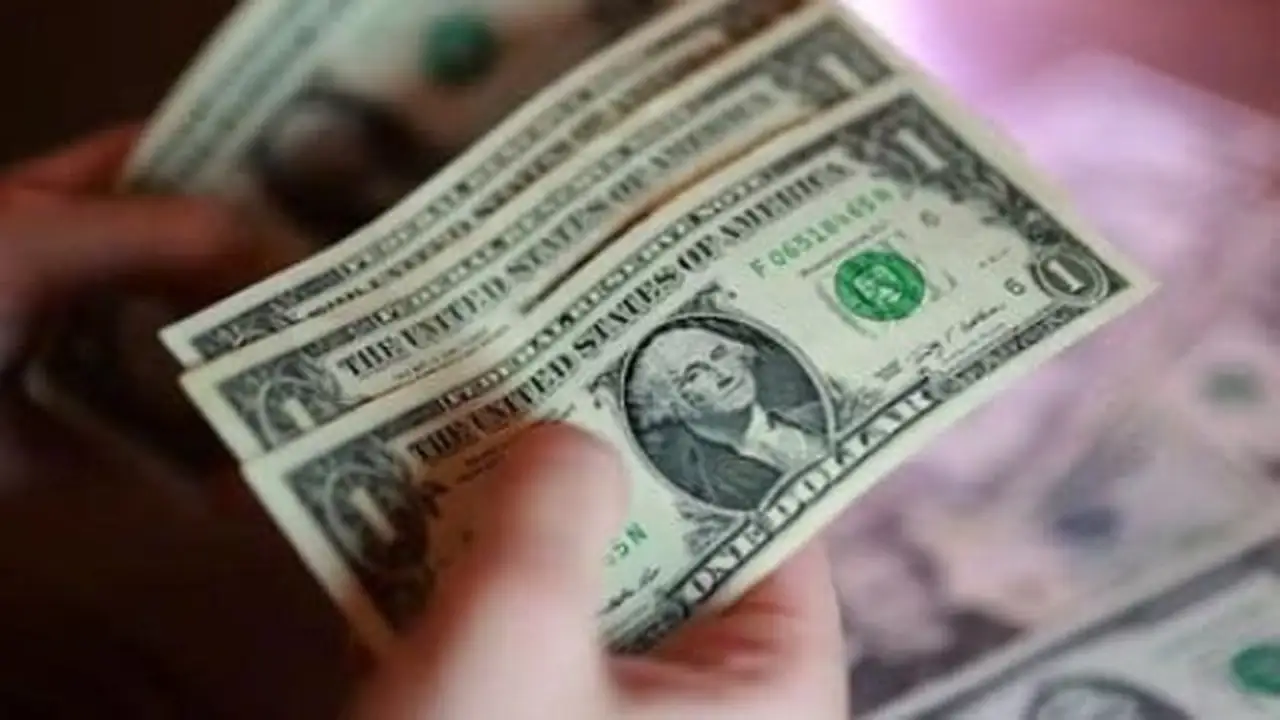 الدولار الأمريكي يفقد زخم الصعود في سعر الصرف اليوم